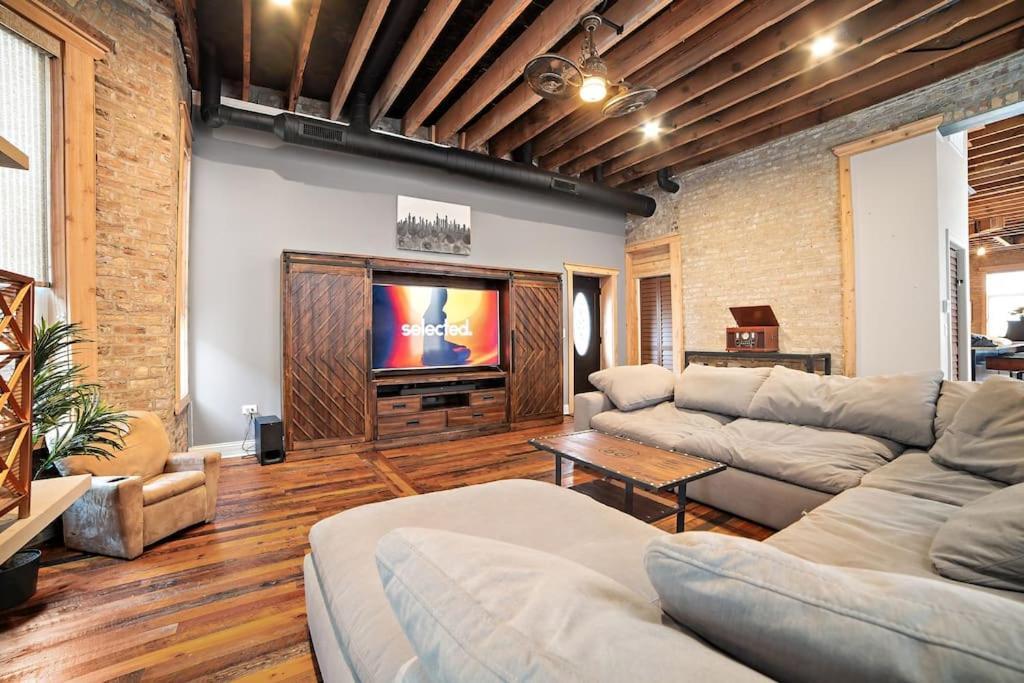Chicago Mid-Century Gem Steps From United Center Villa Bagian luar foto