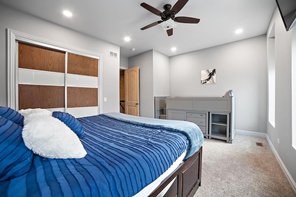 Chicago Mid-Century Gem Steps From United Center Villa Bagian luar foto