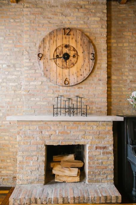 Chicago Mid-Century Gem Steps From United Center Villa Bagian luar foto
