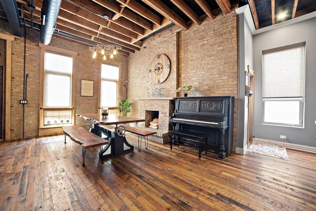 Chicago Mid-Century Gem Steps From United Center Villa Bagian luar foto