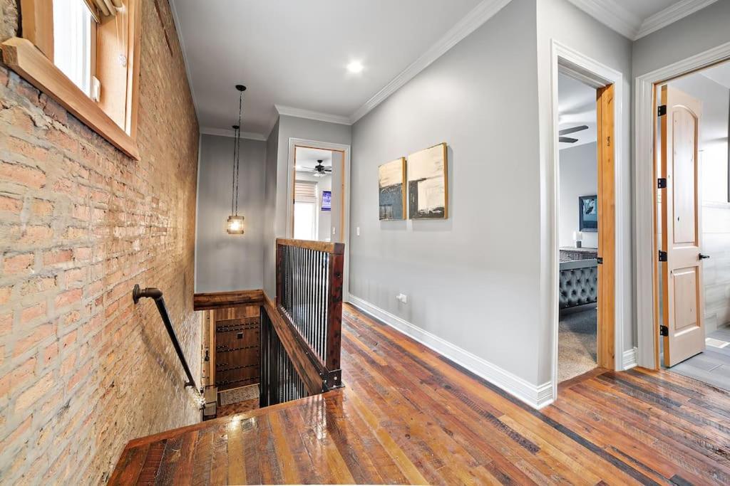 Chicago Mid-Century Gem Steps From United Center Villa Bagian luar foto