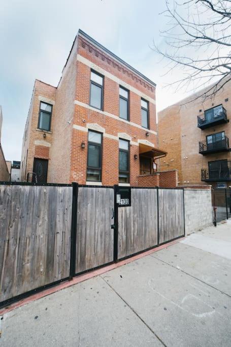 Chicago Mid-Century Gem Steps From United Center Villa Bagian luar foto