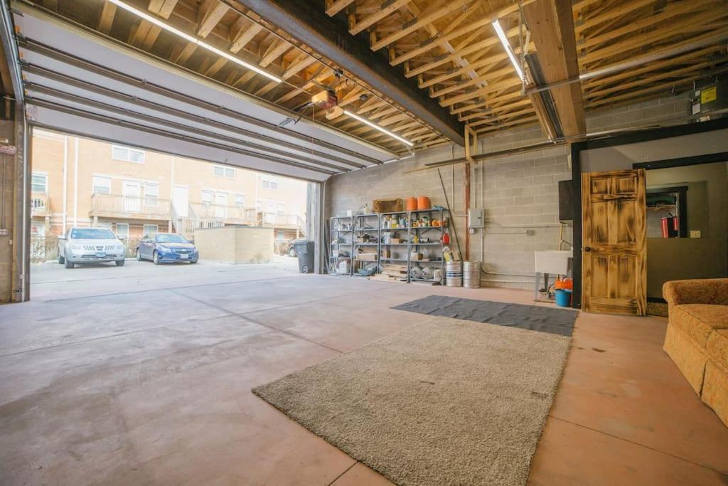 Chicago Mid-Century Gem Steps From United Center Villa Bagian luar foto