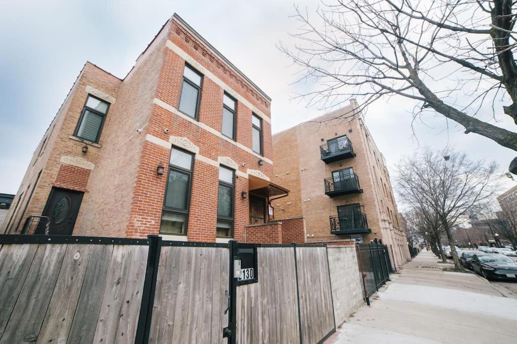 Chicago Mid-Century Gem Steps From United Center Villa Bagian luar foto