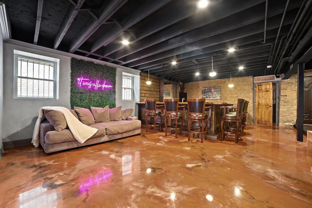 Chicago Mid-Century Gem Steps From United Center Villa Bagian luar foto