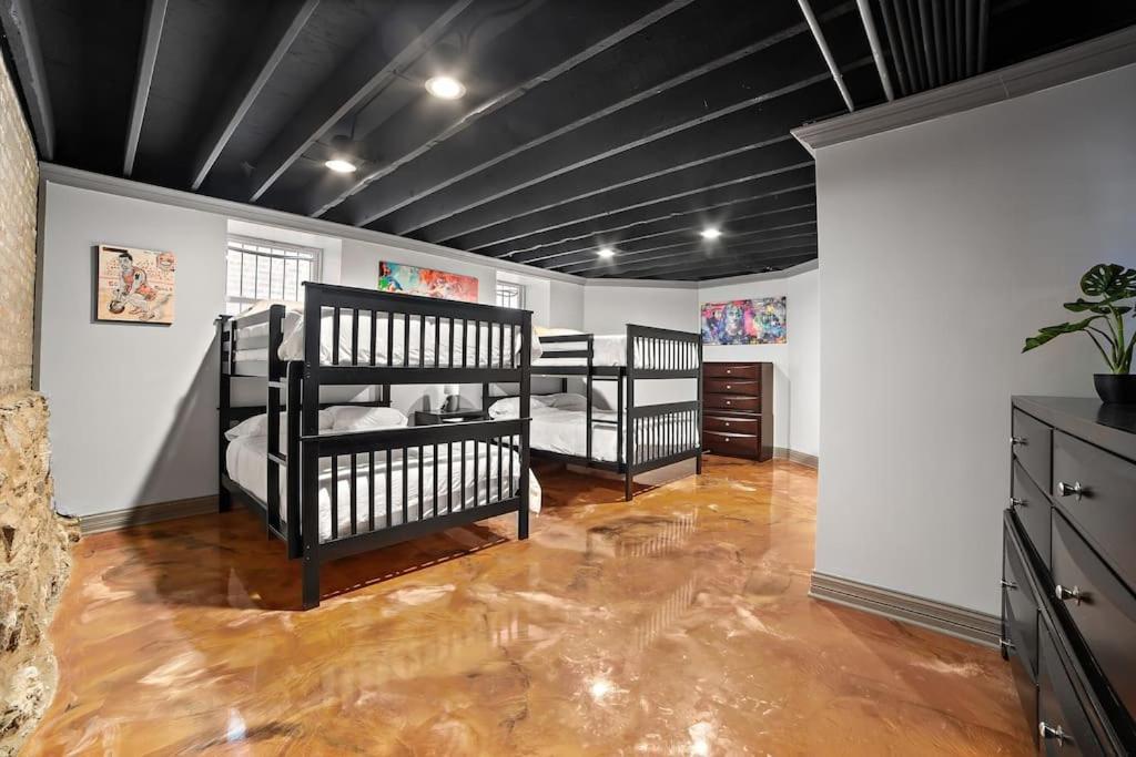 Chicago Mid-Century Gem Steps From United Center Villa Bagian luar foto