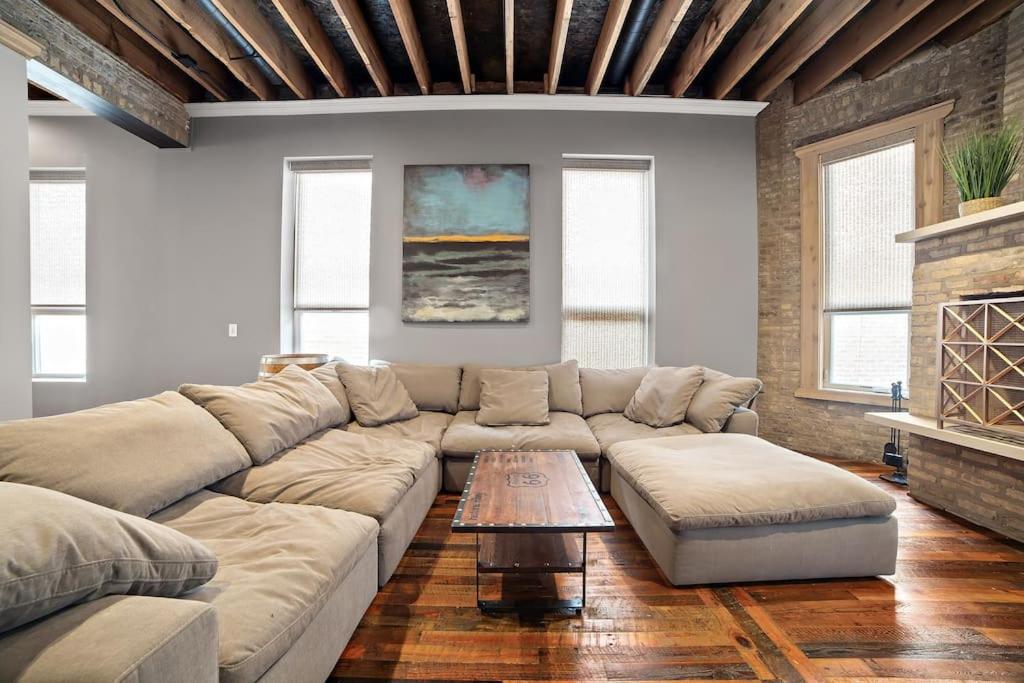 Chicago Mid-Century Gem Steps From United Center Villa Bagian luar foto